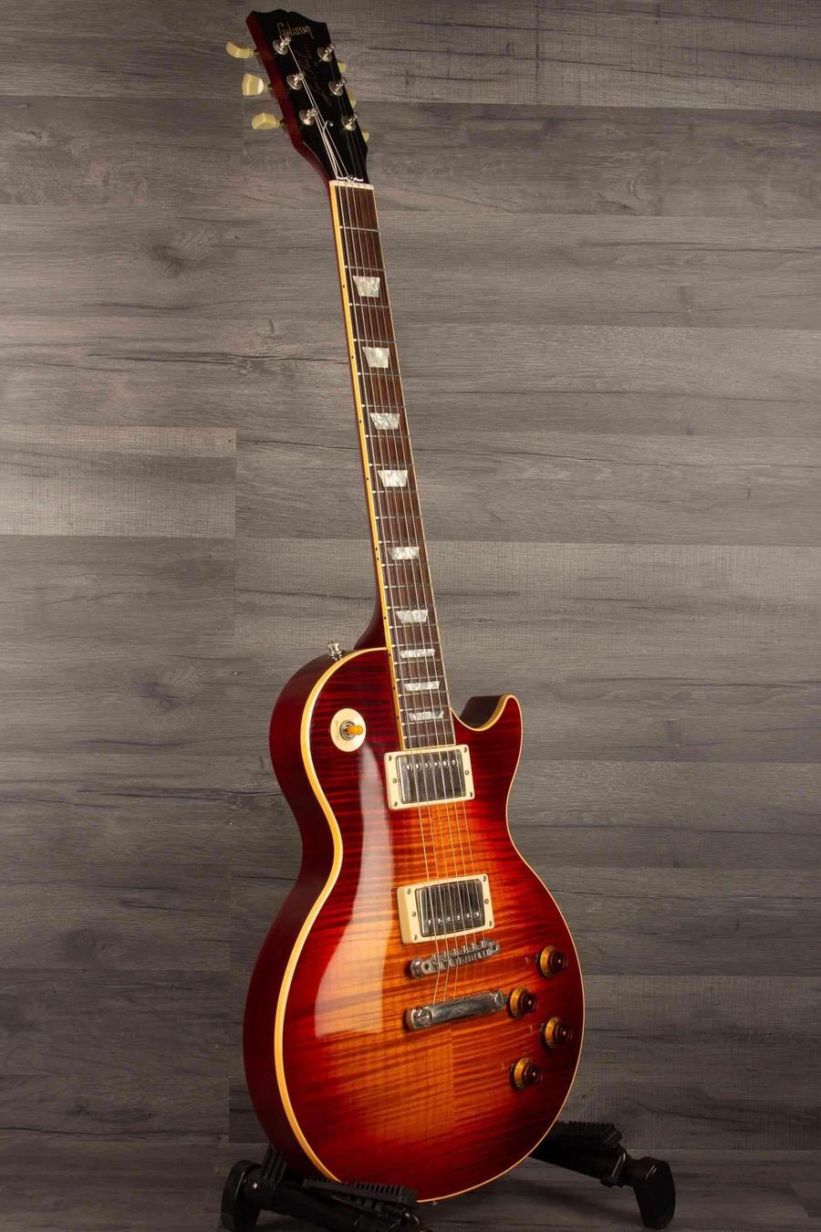 USED - Gibson 1988 Les Paul Pre Historic '59 in excellent condition with flame top and original case.