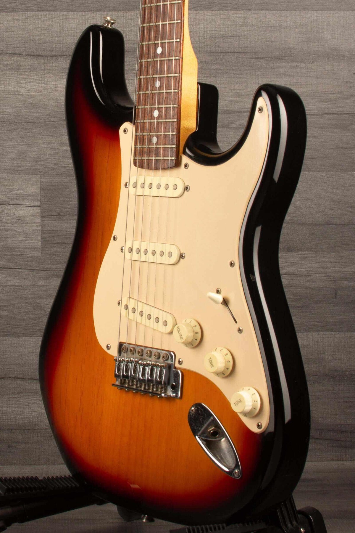 USED - Squier Stratocaster s/b with rosewood board, matt maple neck, and low profile slim neck in good condition.