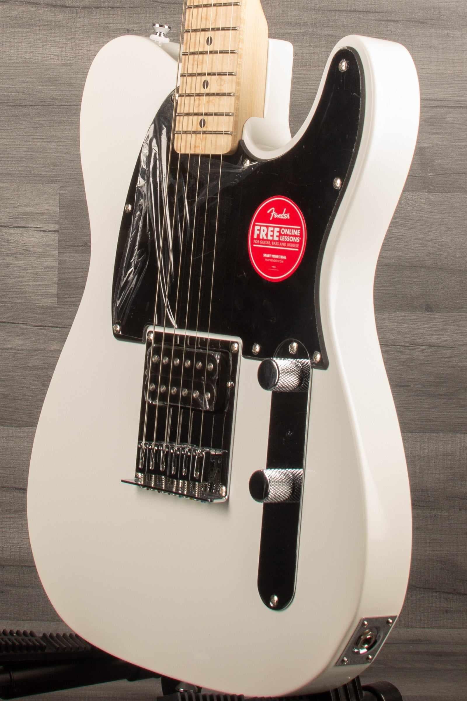 Squier Sonic® Esquire® H, Maple Fingerboard, Black Pickguard, Arctic White