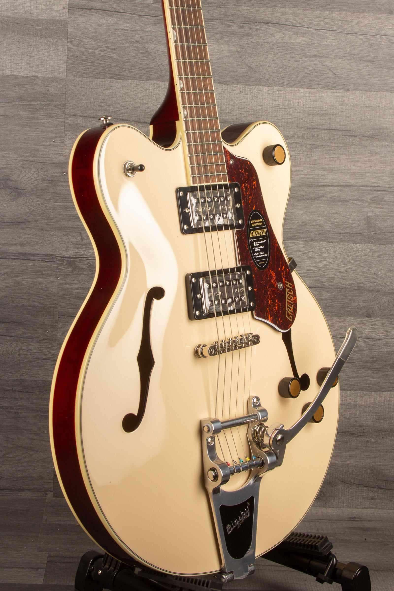 Gretsch G2622T Streamliner™ Center Block Double-Cut with Bigsby®, Laurel Fingerboard, Broad’Tron™ BT-3S Pickups, Vintage White