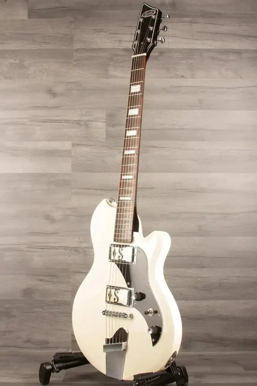 USED. - Supro Jamesport Electric Guitar including hard case - MusicStreet