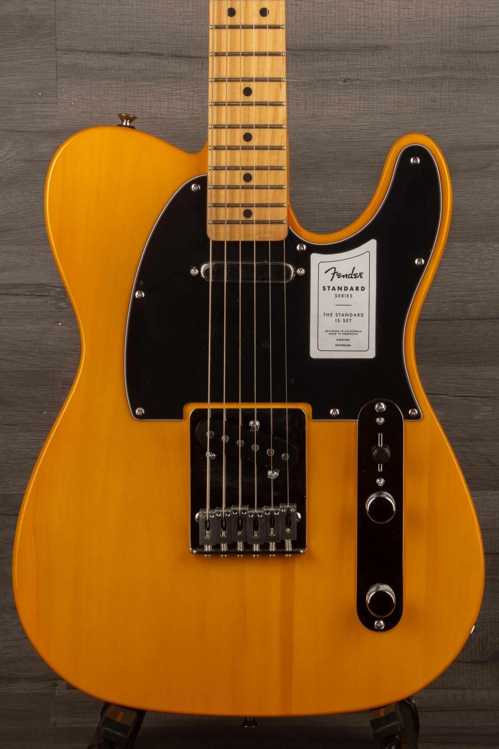 Fender Standard Telecaster®, Maple Fingerboard, Black Pickguard, Butterscotch Blonde