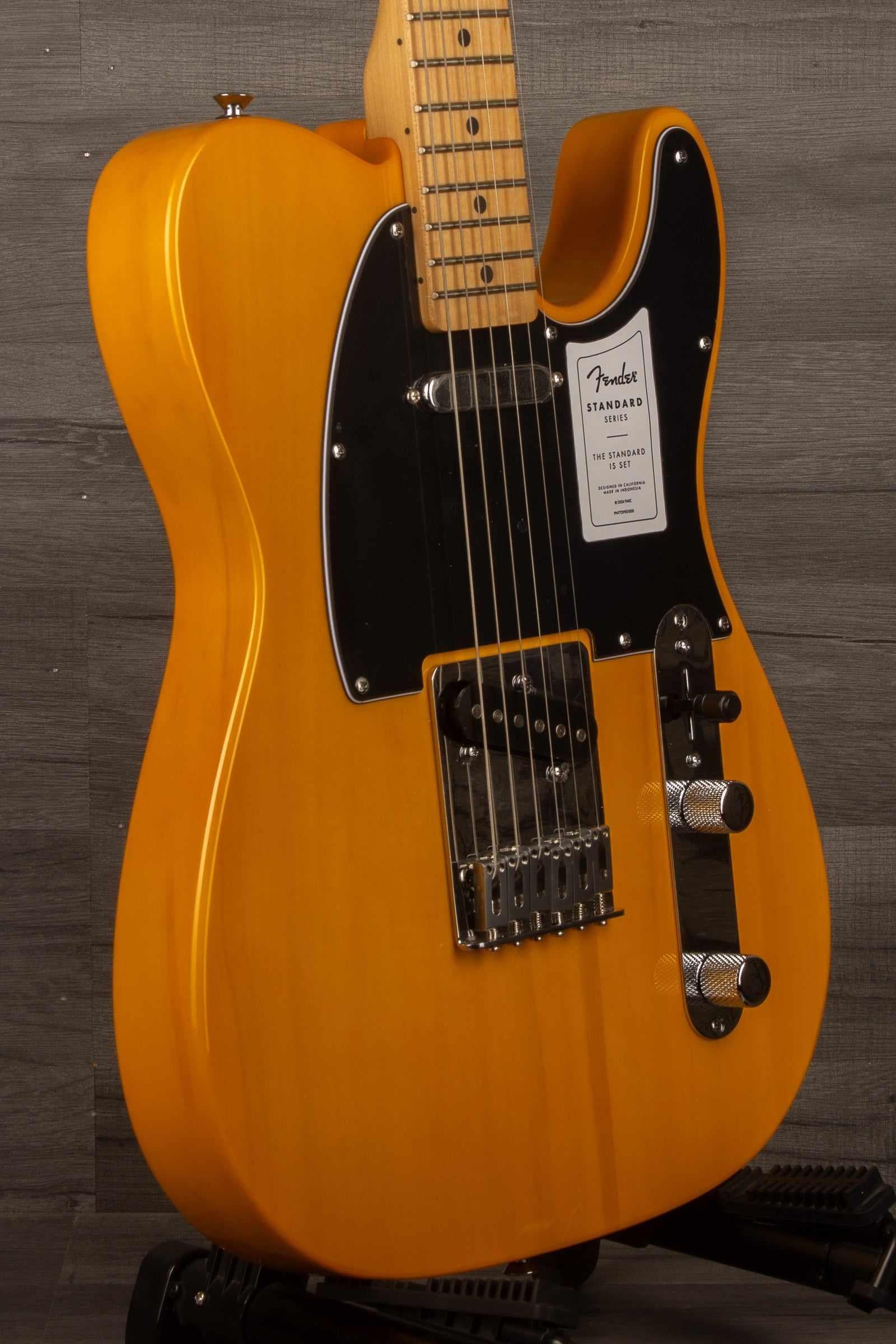 Fender Standard Telecaster®, Maple Fingerboard, Black Pickguard, Butterscotch Blonde