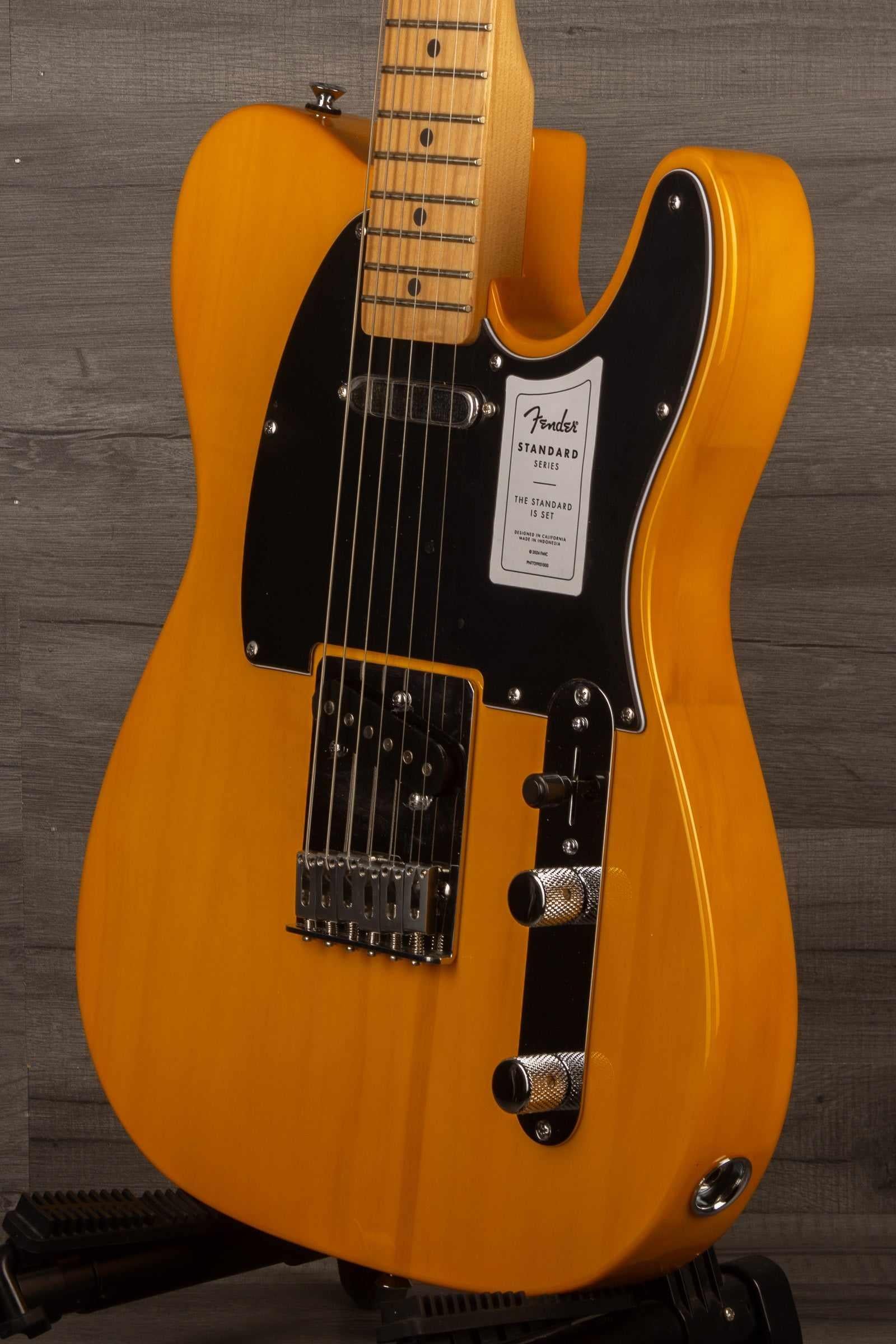 Fender Standard Telecaster®, Maple Fingerboard, Black Pickguard, Butterscotch Blonde
