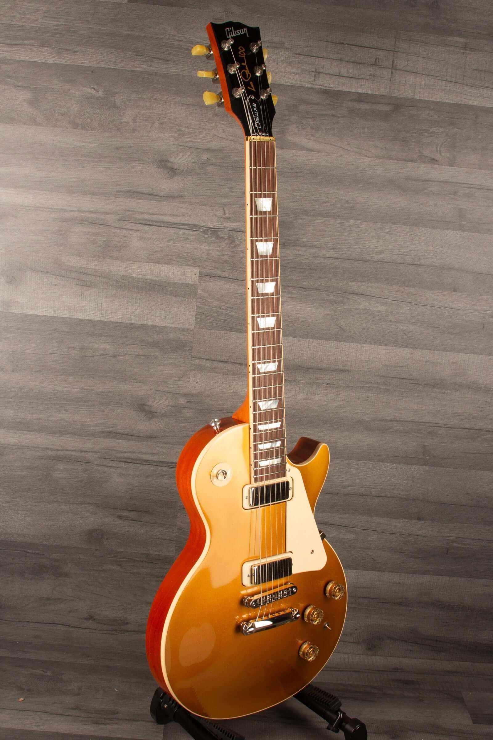 Used Gibson 2015 Les Paul Deluxe Gold Top with G FORCE™ Tuning System, showcasing its exceptional finish and wider neck.