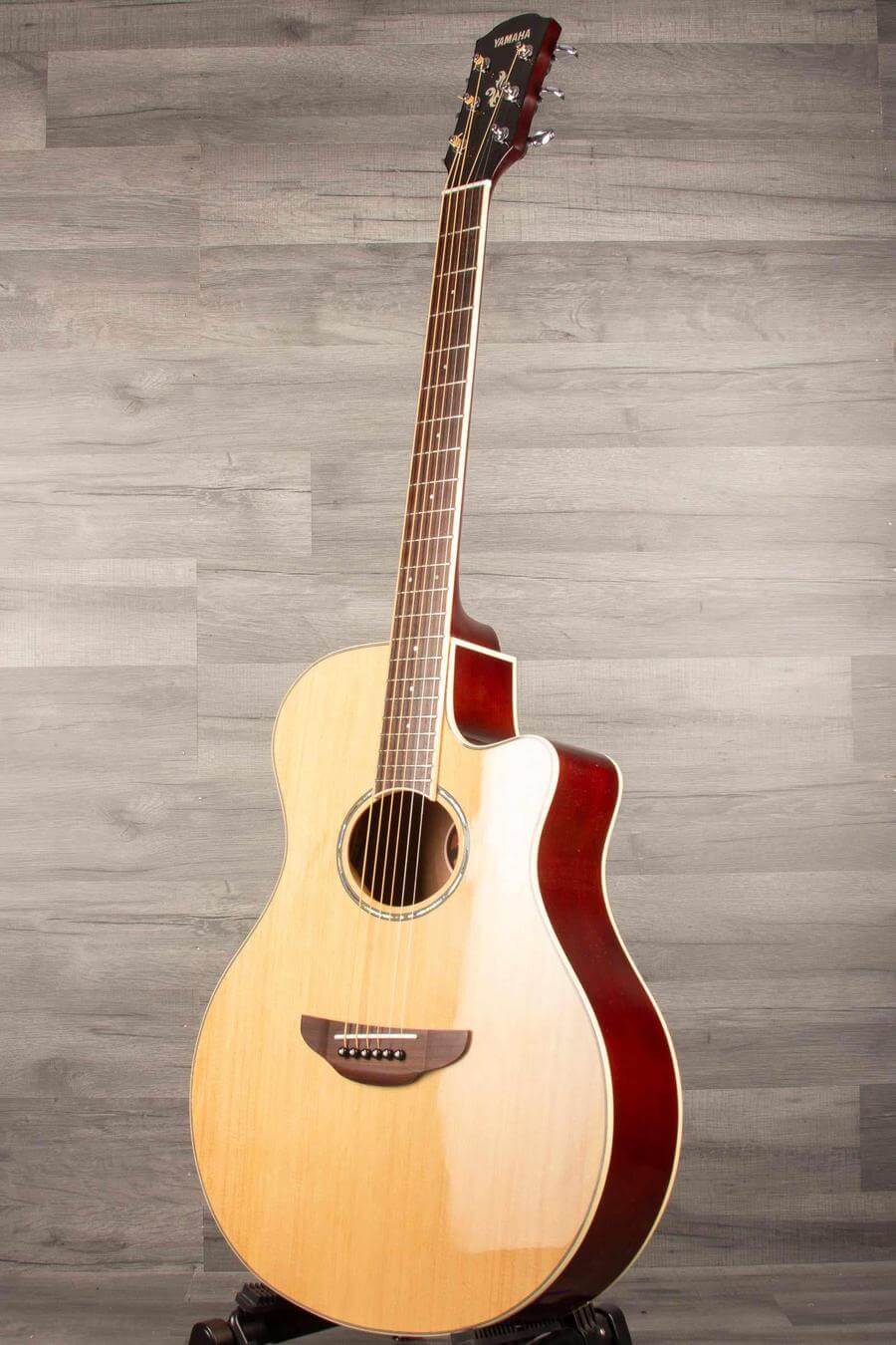 USED - Yamaha APX600 Electro Acoustic Guitar - Natural in great condition with thin body and cutaway for comfort.