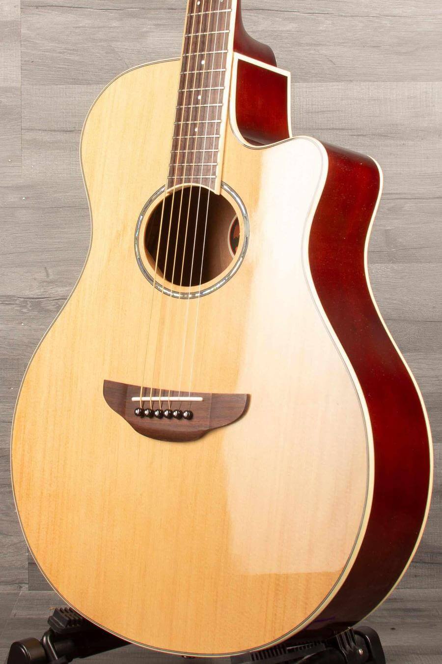 USED - Yamaha APX600 Electro Acoustic Guitar in Natural Finish, showcasing thin body and cutaway design.