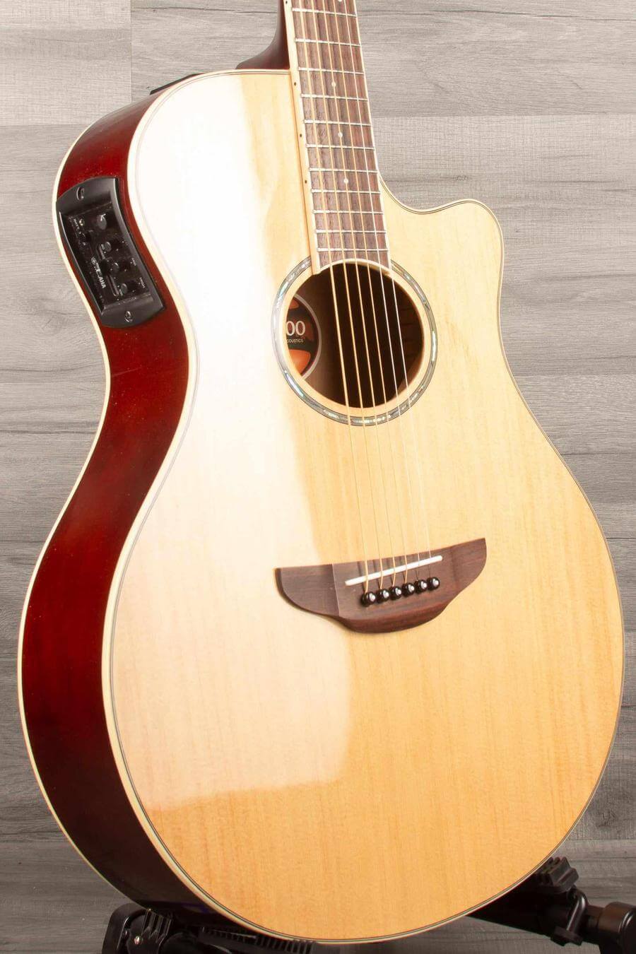 USED Yamaha APX600 Electro Acoustic Guitar in Natural finish, showcasing thin body and cutaway design for better playability.