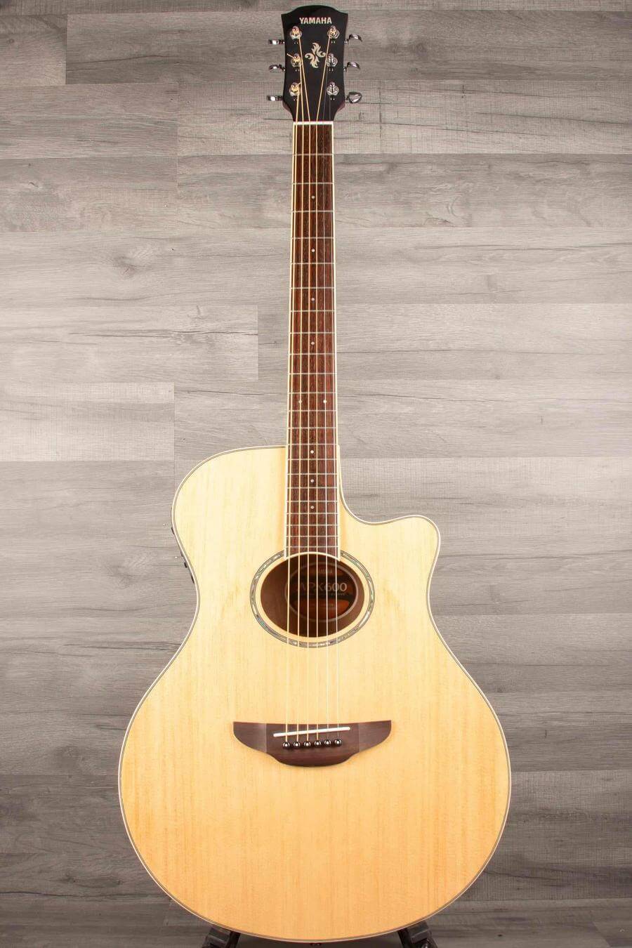 USED - Yamaha APX600 Electro Acoustic Guitar in Natural Finish, showcasing a thin body and cutaway design.