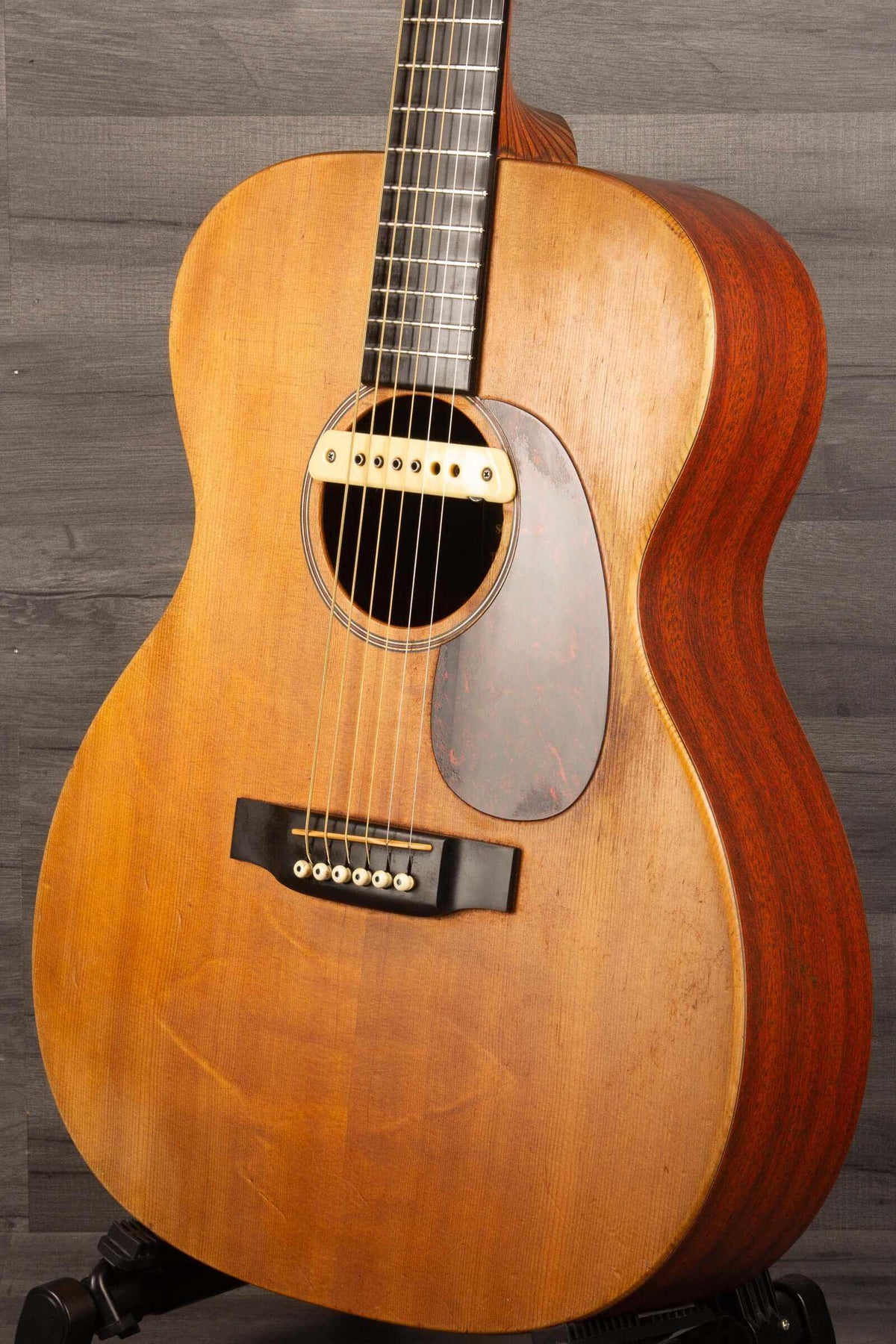 USED - Martin 000X1 inc LR Baggs M1 & hard case guitar with natural wood finish and vintage look.