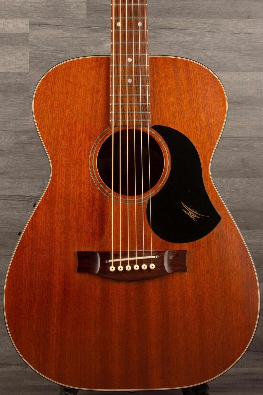 USED Maton M808 acoustic guitar with hard case, showcasing Sapele wood craftsmanship and rich tonal quality.