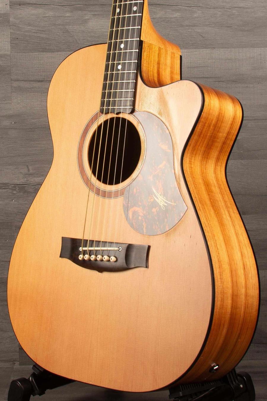 USED - Maton SRS808C Acoustic Guitar With AP5 Pro Pickup System showcasing solid Blackwood and Cedar tones.