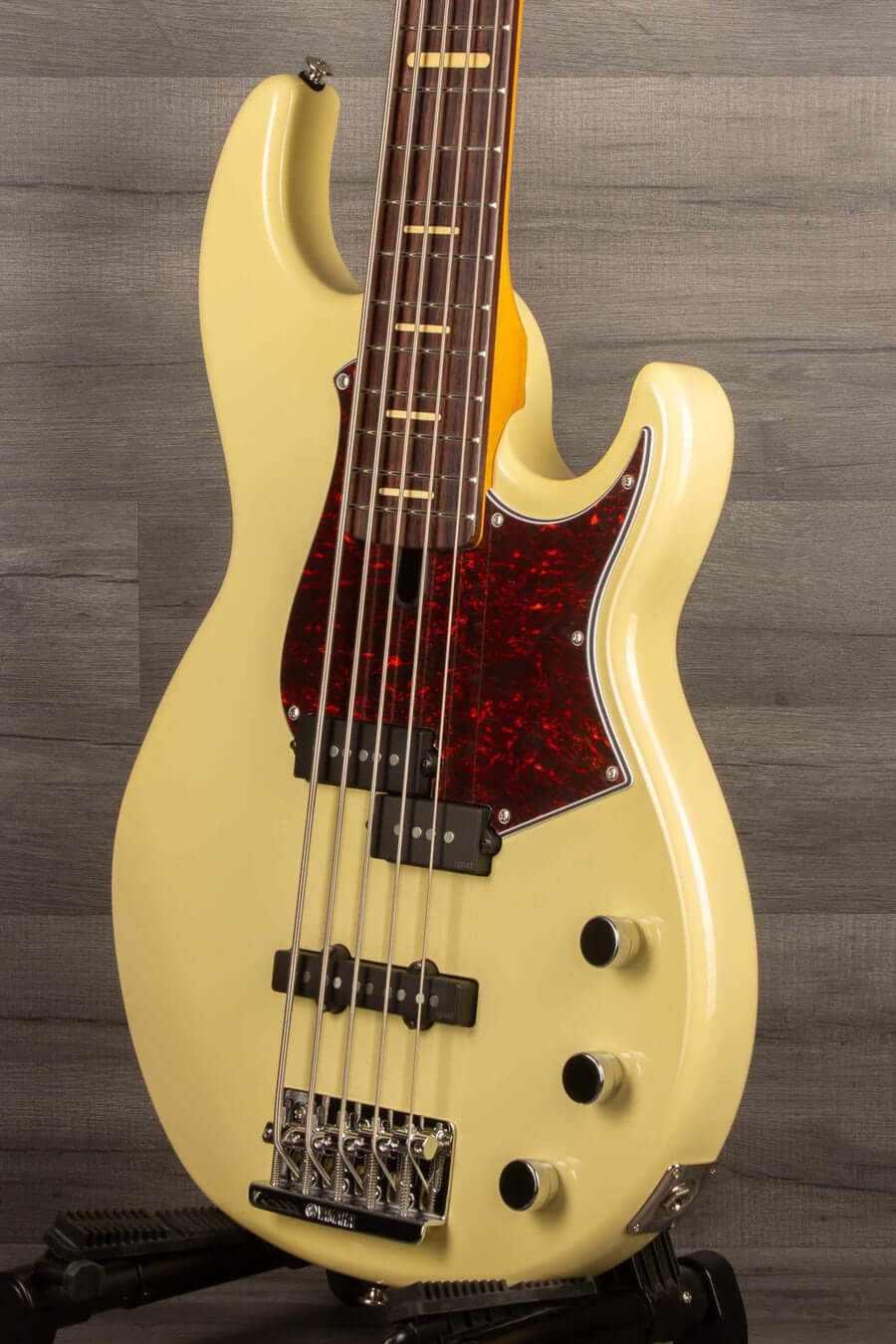 Yamaha BB P35 Pro Series 5-String Bass Guitar In Vintage White
