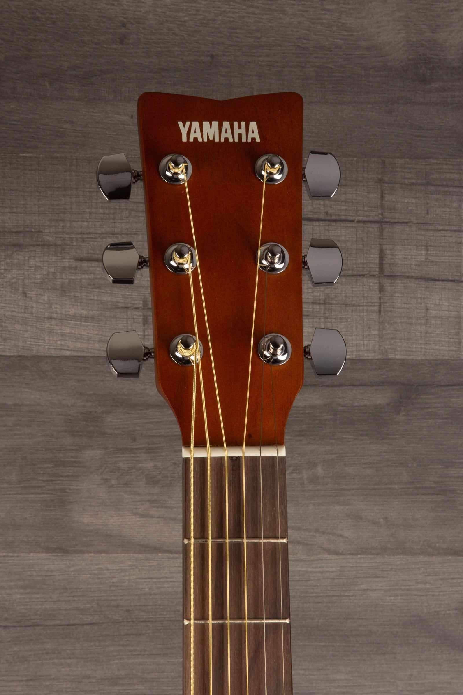 Yamaha F400 Natural Satin acoustic guitar headstock featuring tuning pegs and strings