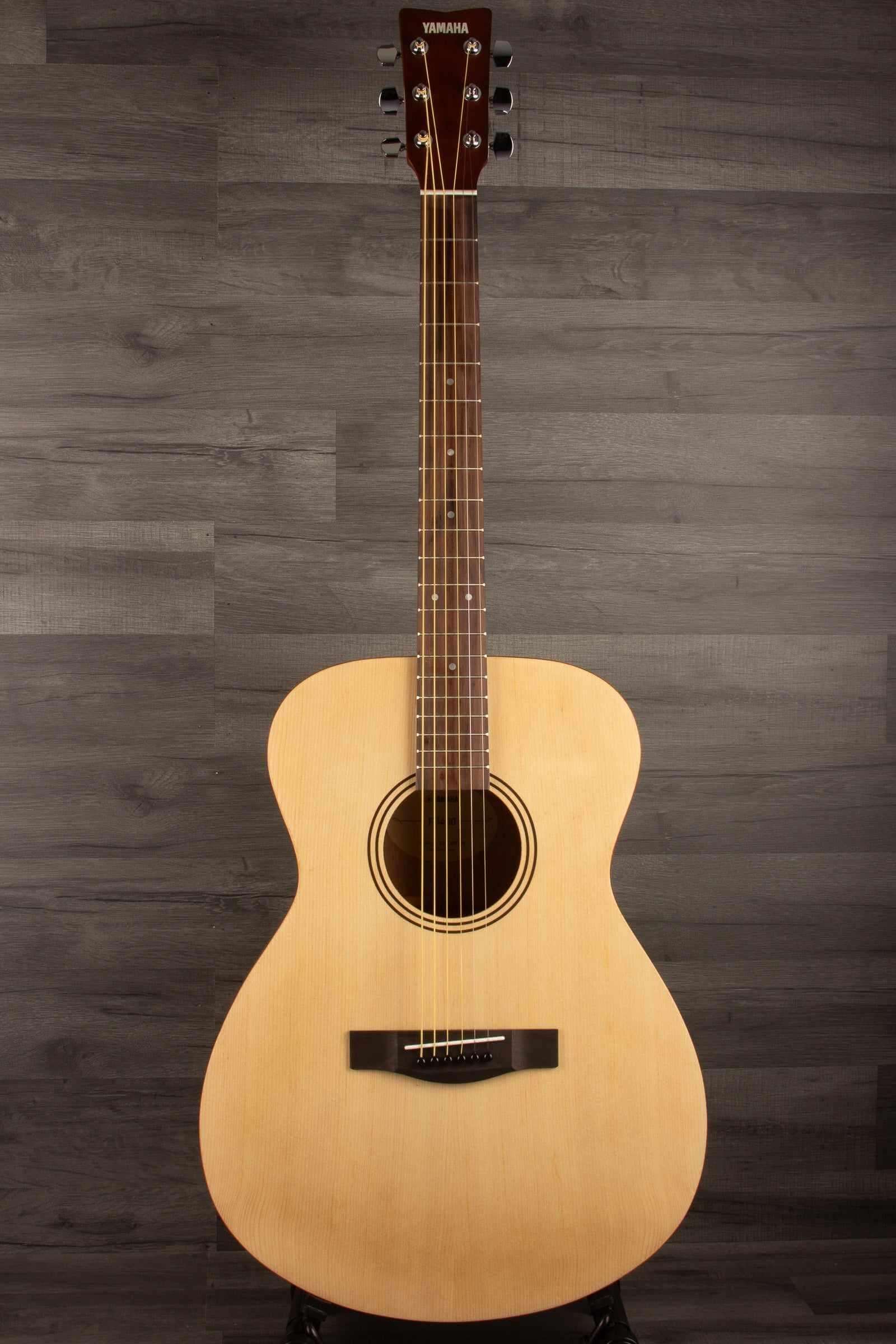 Yamaha FS400 Natural Satin compact concert acoustic guitar with natural finish.