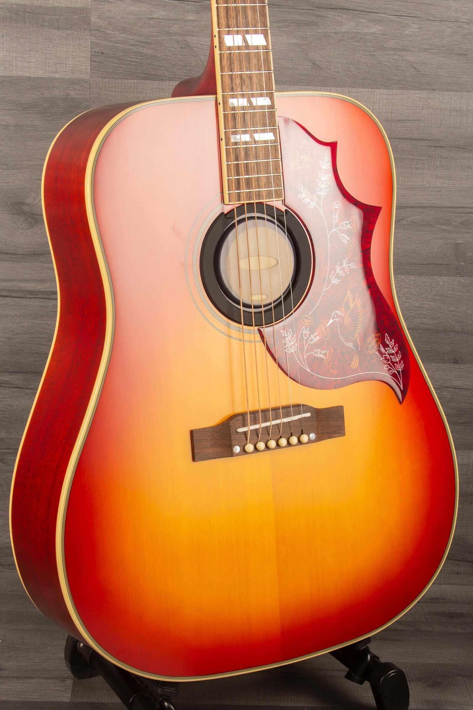 Epiphone Inspired by Gibson Hummingbird all Solid / Fishman Sonitone - Cherry sunburst gloss acoustic guitar close-up.