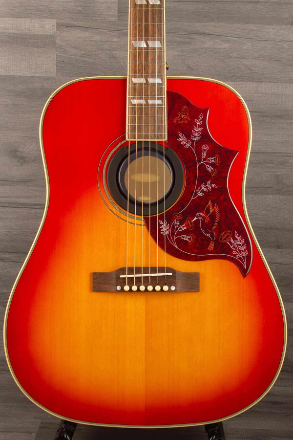 Epiphone Inspired by Gibson Hummingbird all Solid / Fishman Sonitone - Cherry sunburst gloss acoustic guitar front view.