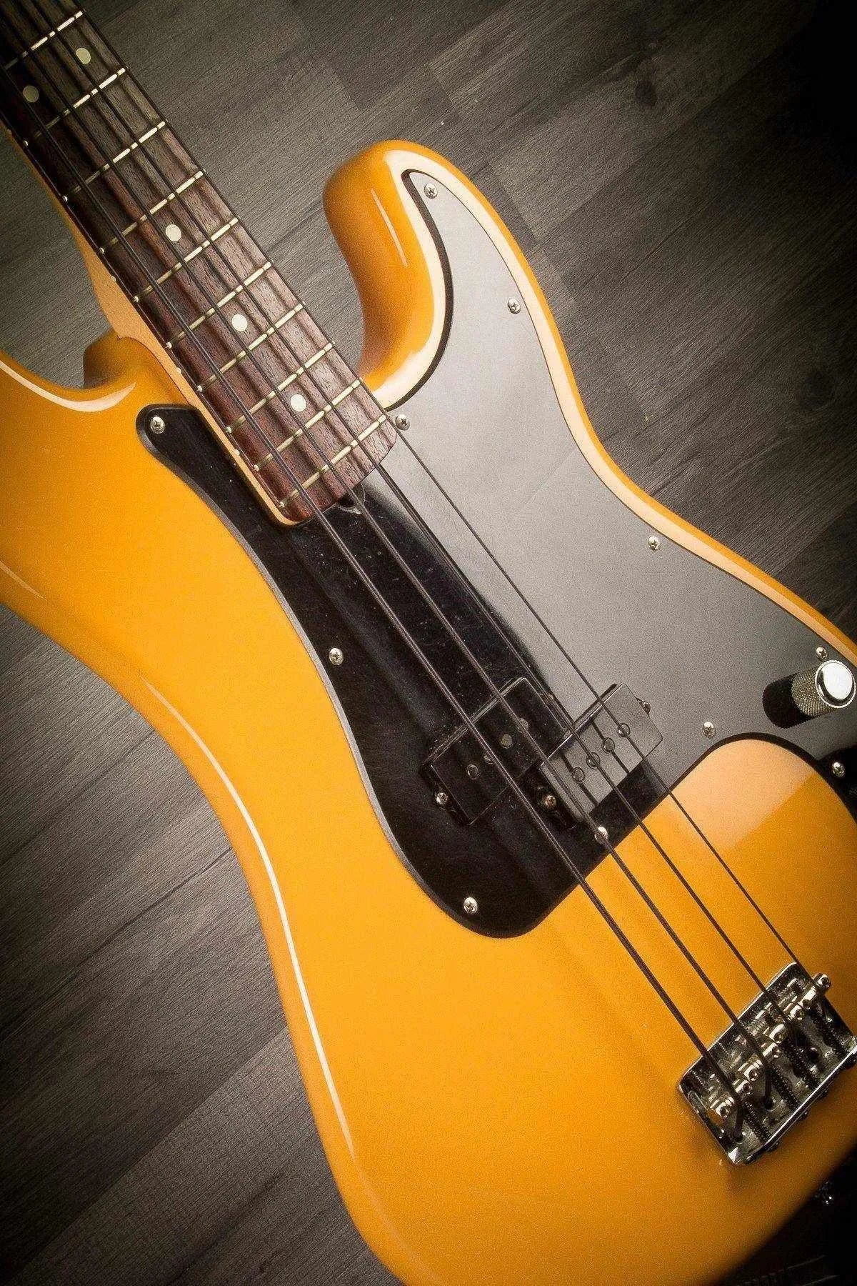 USED - American Fender Precision Bass Butterscotch - 2006