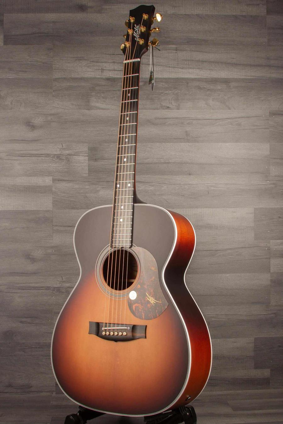Maton Troubadour Traditional Acoustic Guitar With AP5 Pro Pickup System - Sunburst