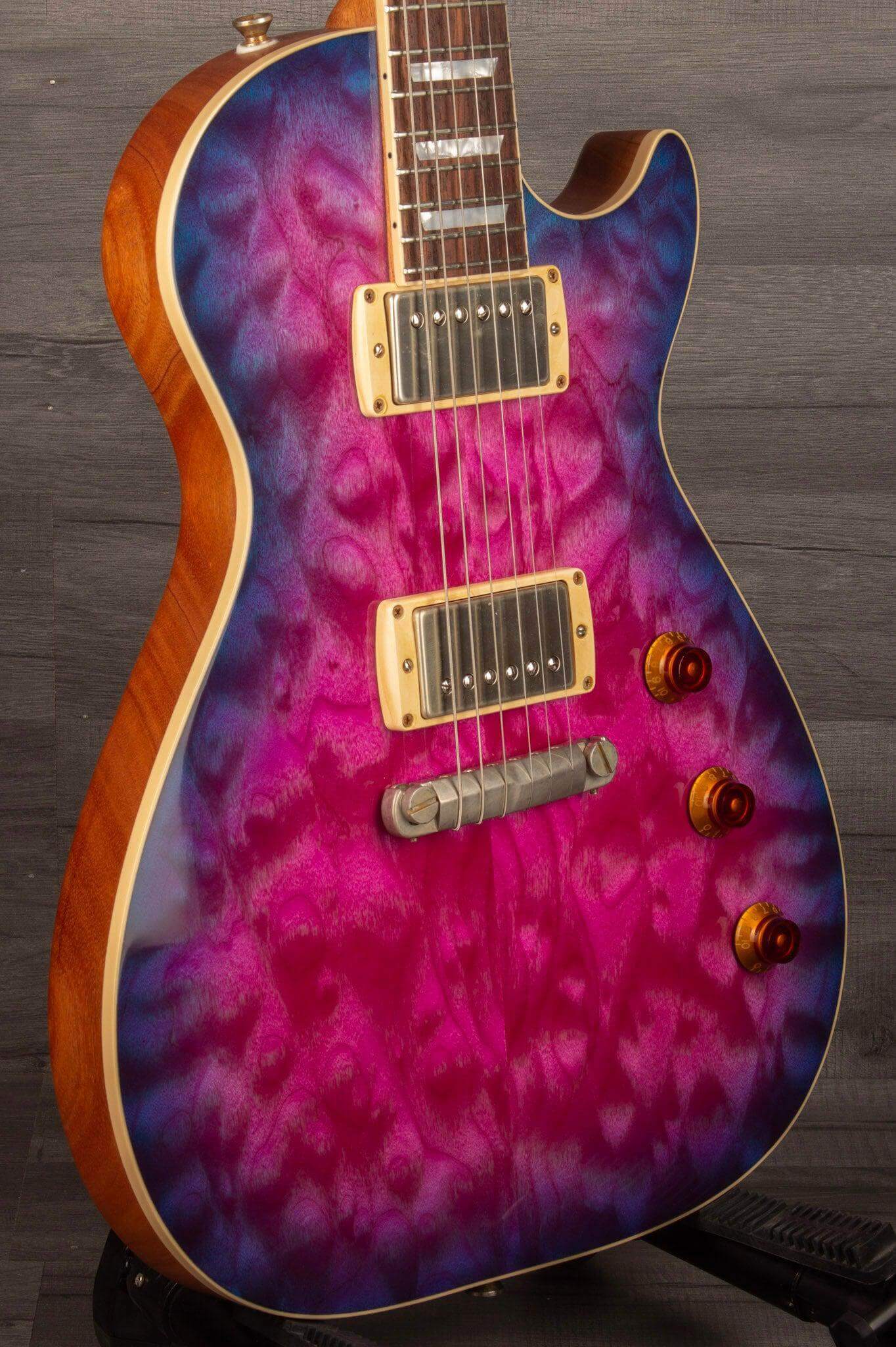 Cream T Guitars - Aurora BFGT 2PS in Bubblegum Burst