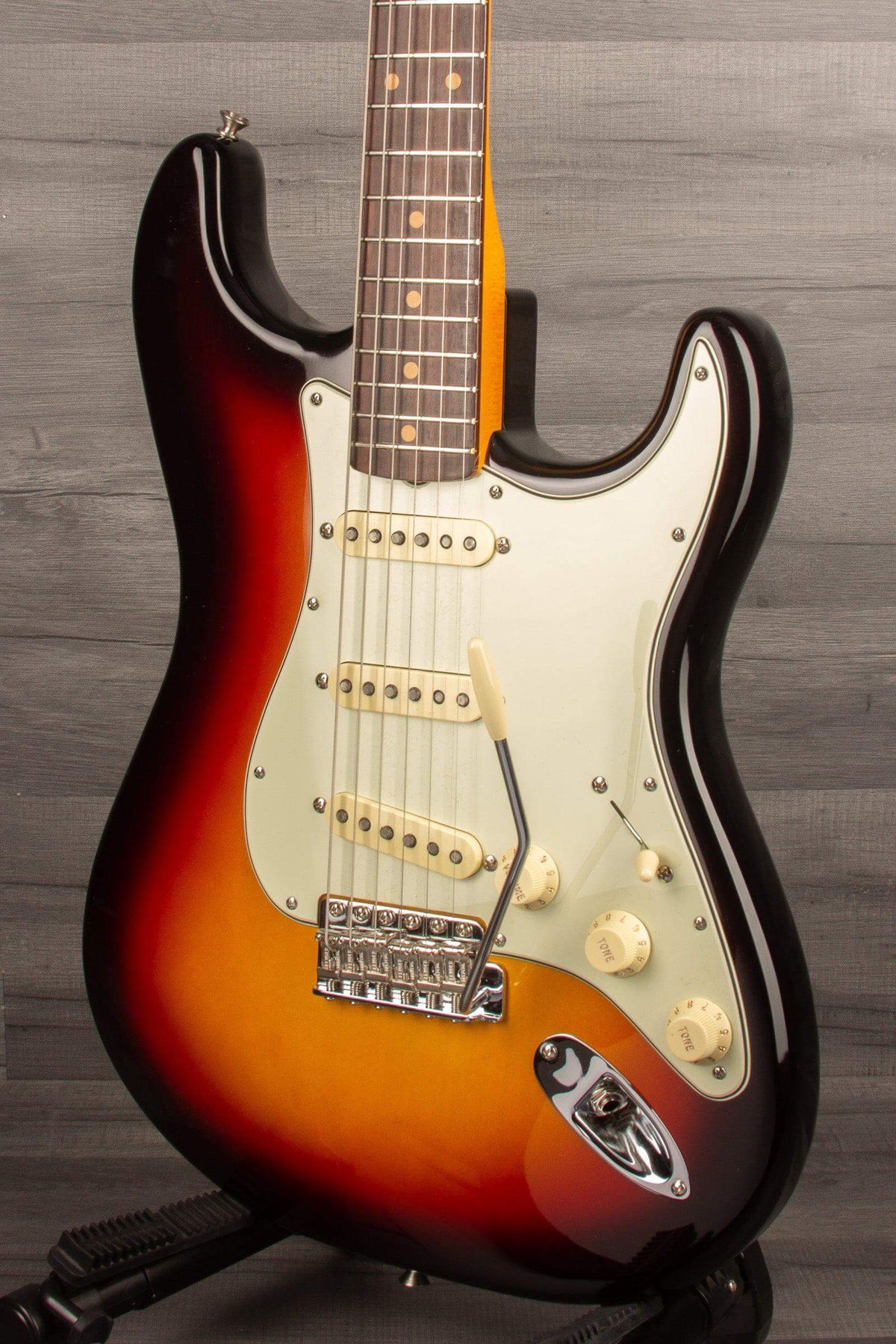 USED - Fender American Vintage II 1961 Stratocaster - 3-Colour Sunburst