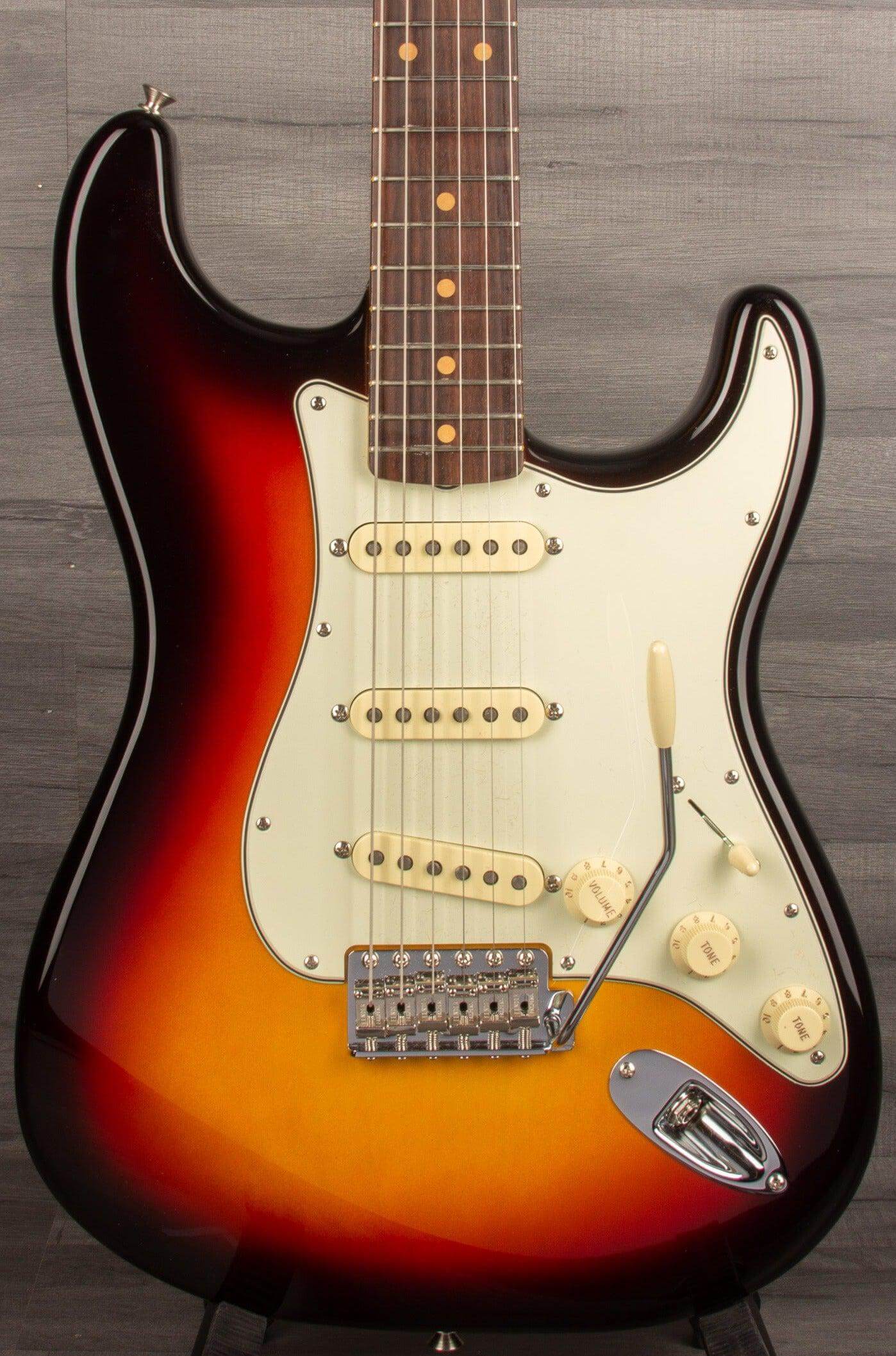 USED - Fender American Vintage II 1961 Stratocaster - 3-Colour Sunburst