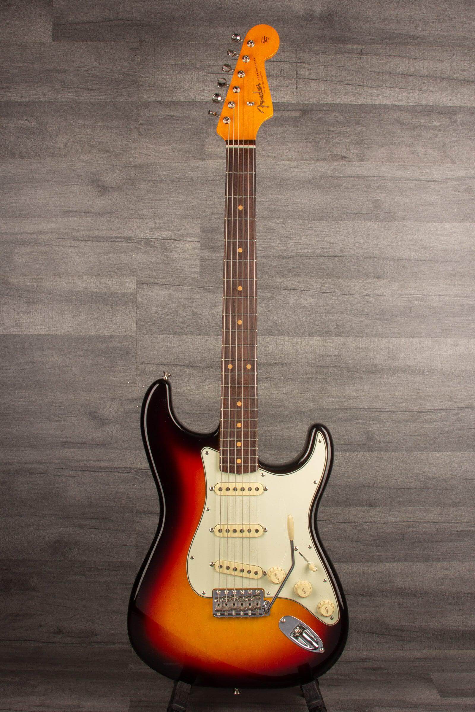 USED - Fender American Vintage II 1961 Stratocaster - 3-Colour Sunburst