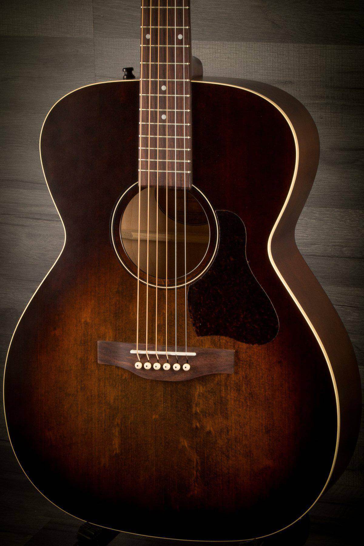 Art & Lutherie Legacy Bourbon Burst Q1T - MusicStreet