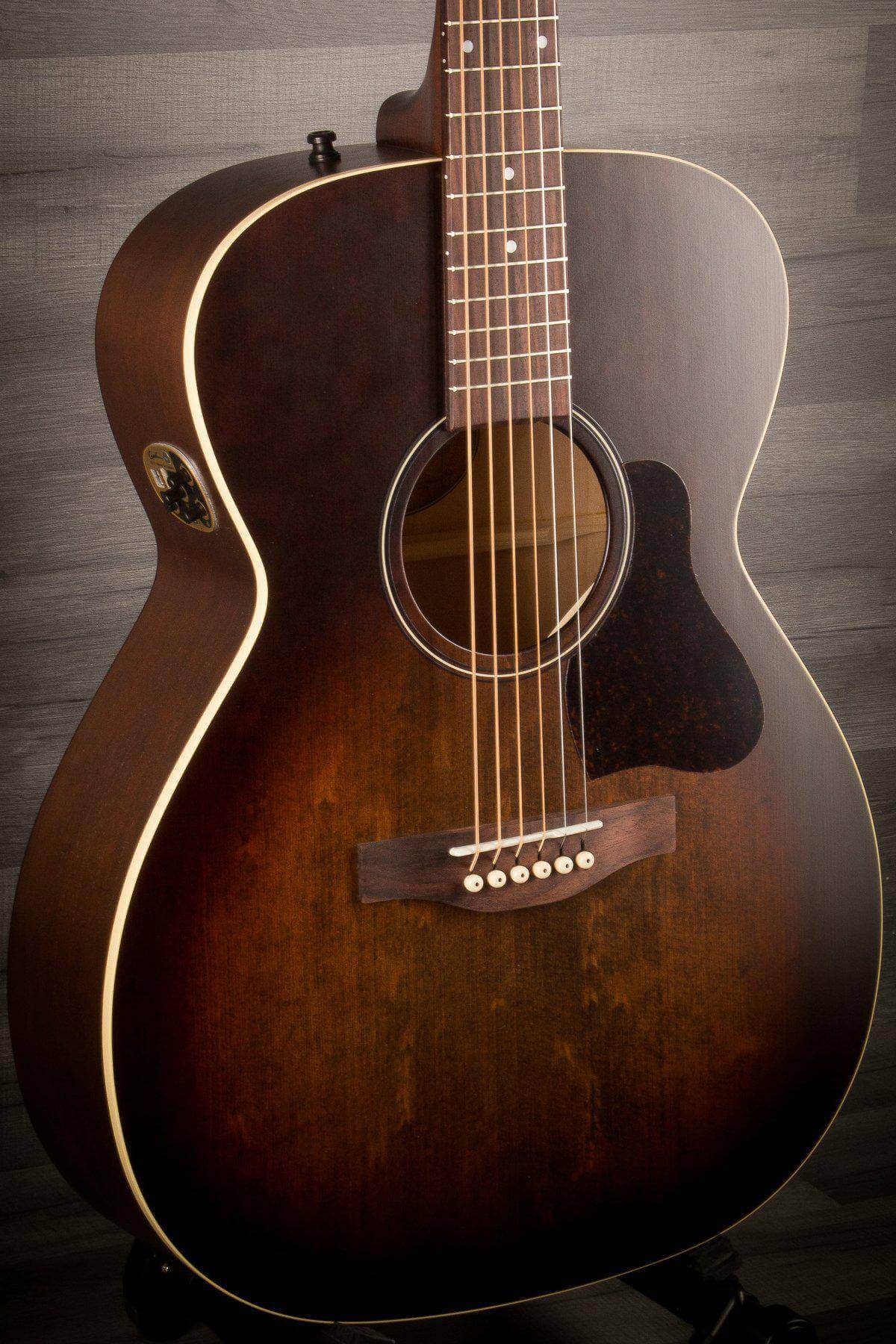 Art & Lutherie Legacy Bourbon Burst Q1T - MusicStreet