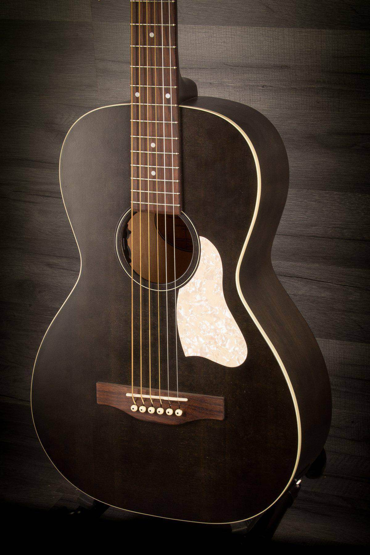 Art & Lutherie Roadhouse - Faded Black