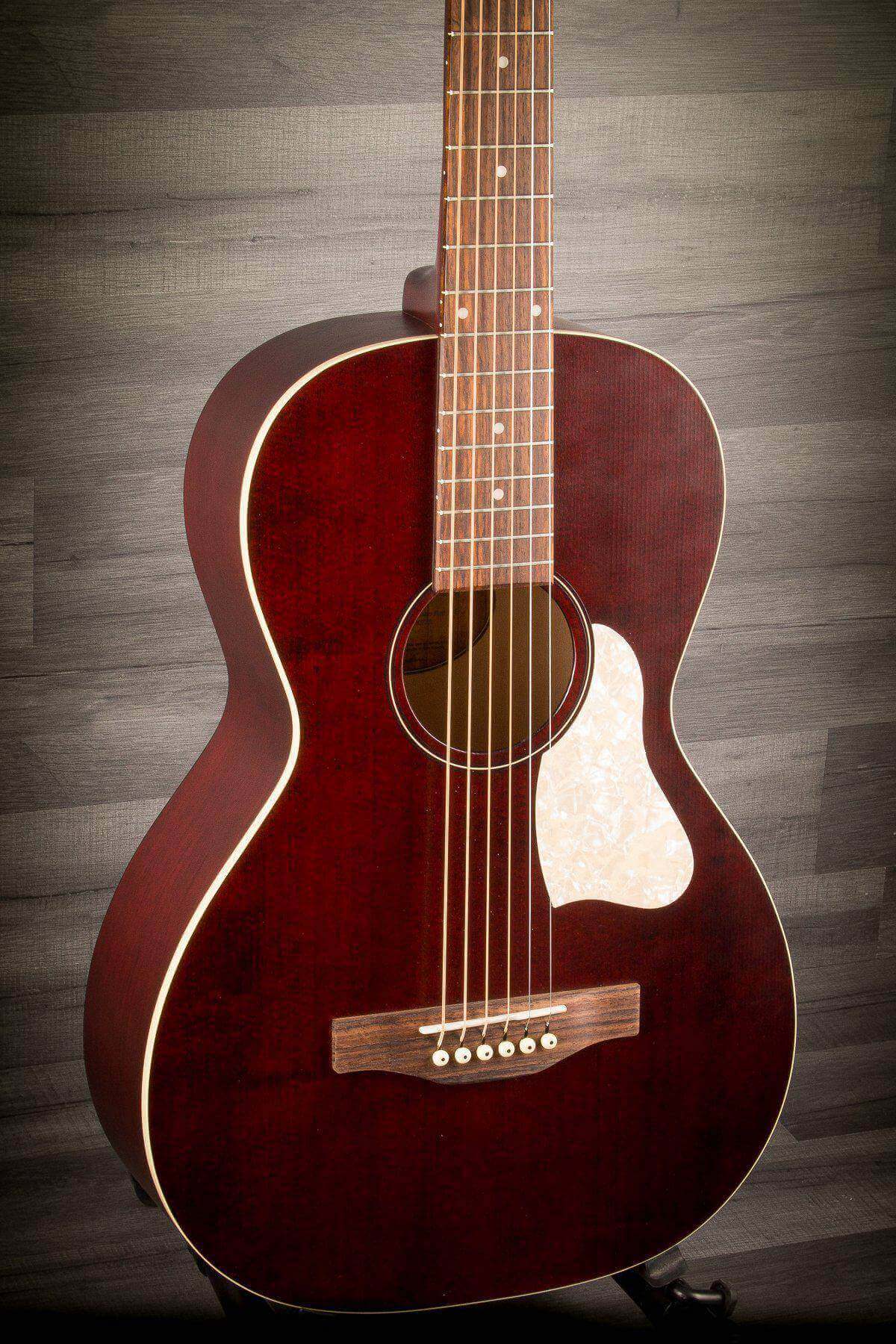 Art & Lutherie Roadhouse Tennessee Red