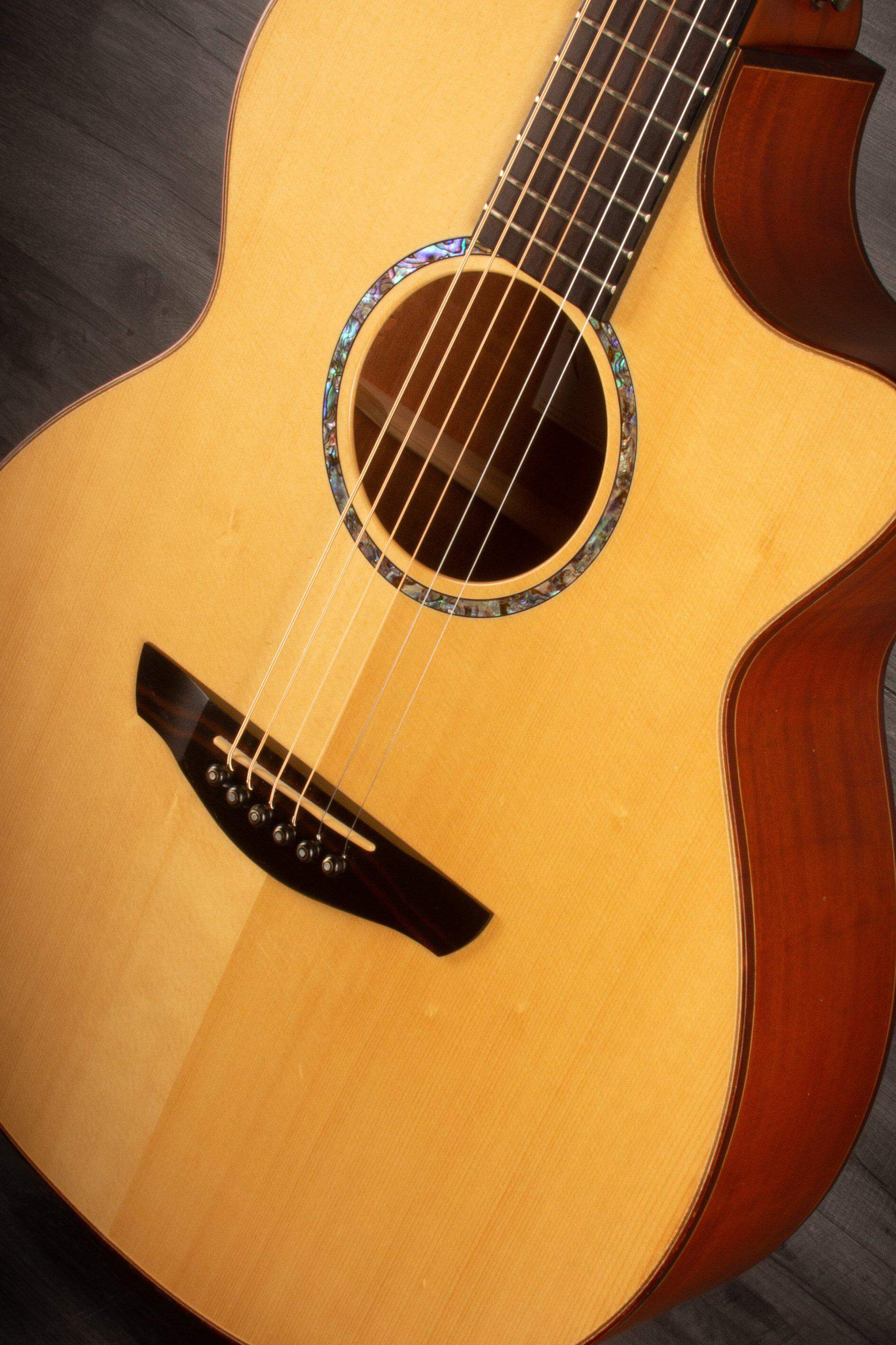 USED - Faith FV Venus gloss top cutaway, Shadow preamp