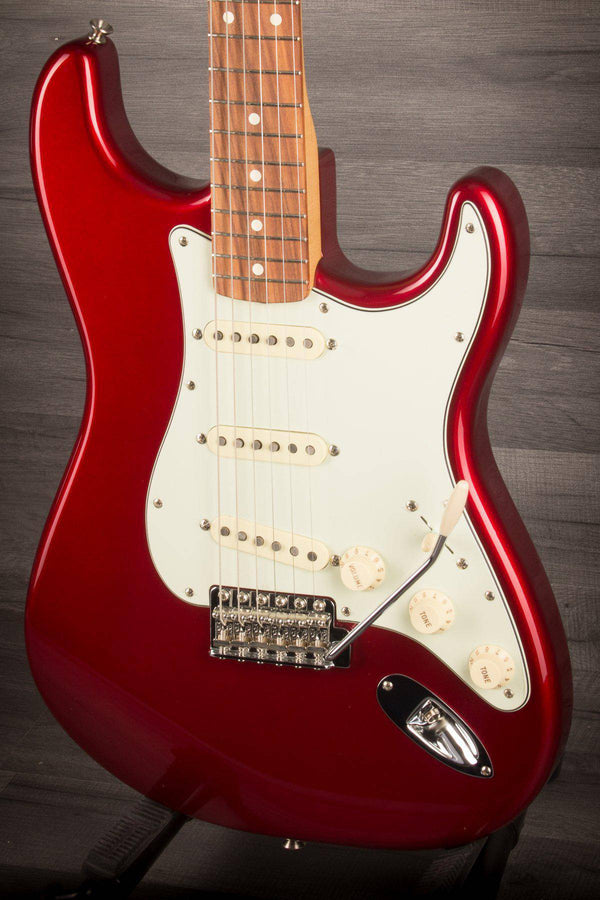 Fender - Classic Series 60'S Stratocaster (Candy Apple Red) - MusicStreet
