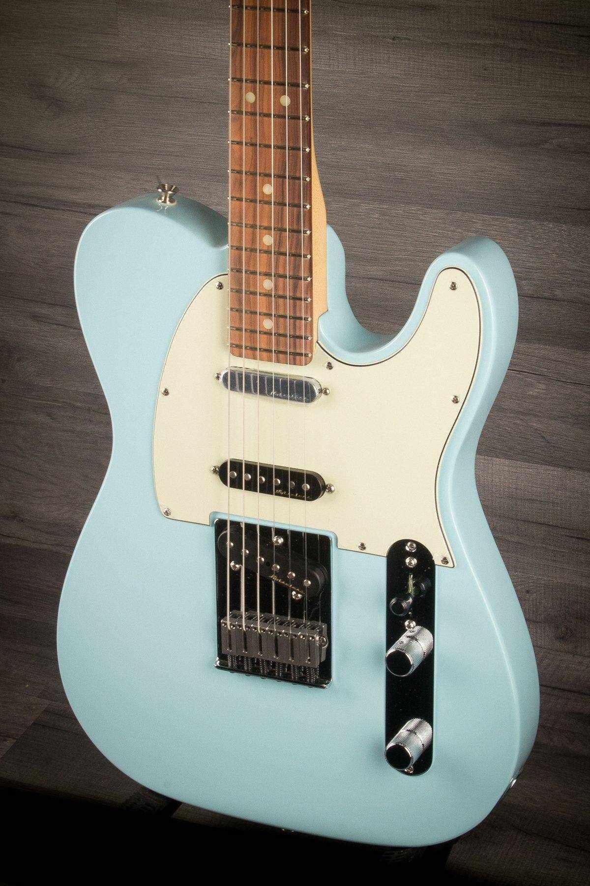 Fender Deluxe Nashville Telecaster in Daphne Blue