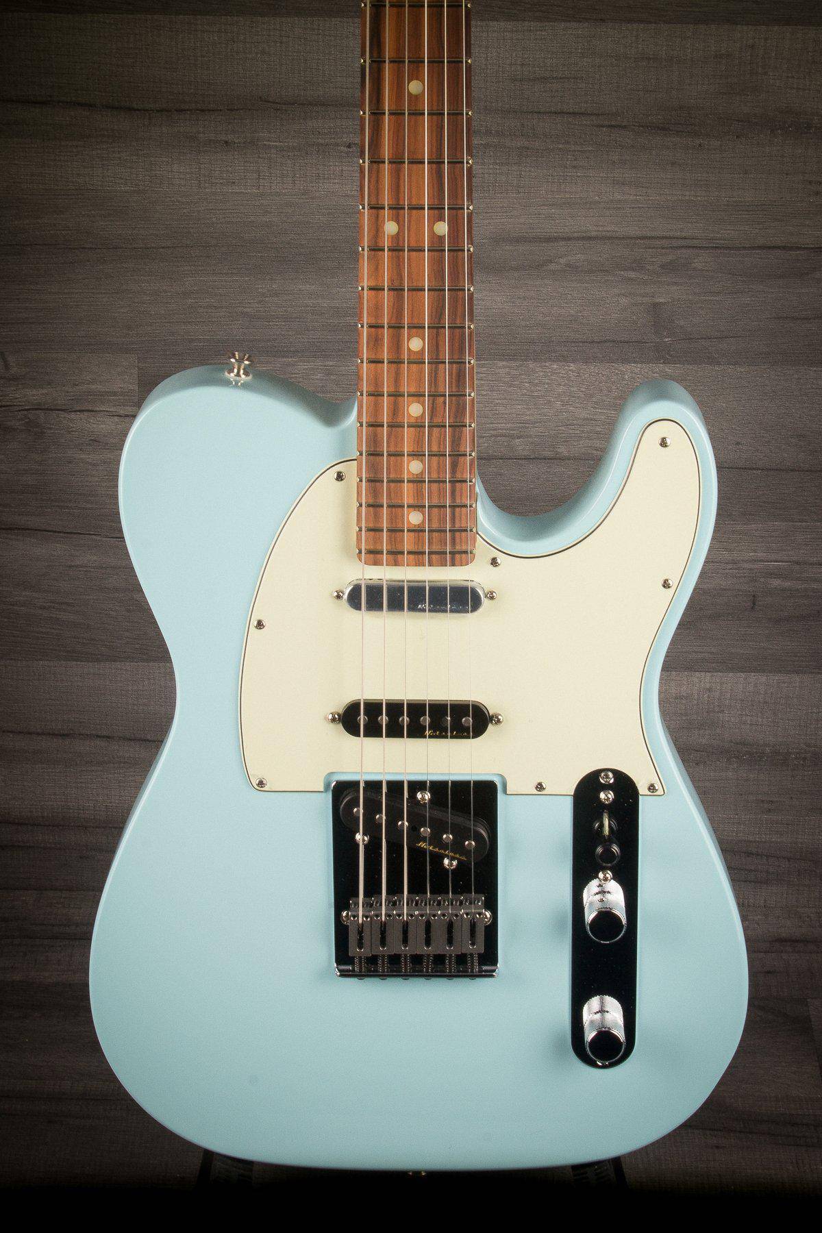 Fender Deluxe Nashville Telecaster in Daphne Blue - MusicStreet