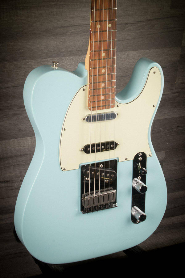 Fender Deluxe Nashville Telecaster in Daphne Blue - MusicStreet