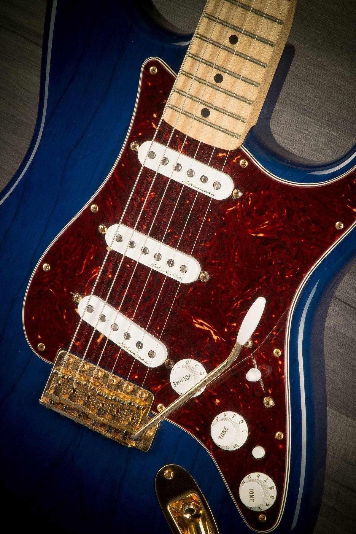 USED - Fender 2014 Mexican Deluxe Player Stratocaster - Sapphire Blue