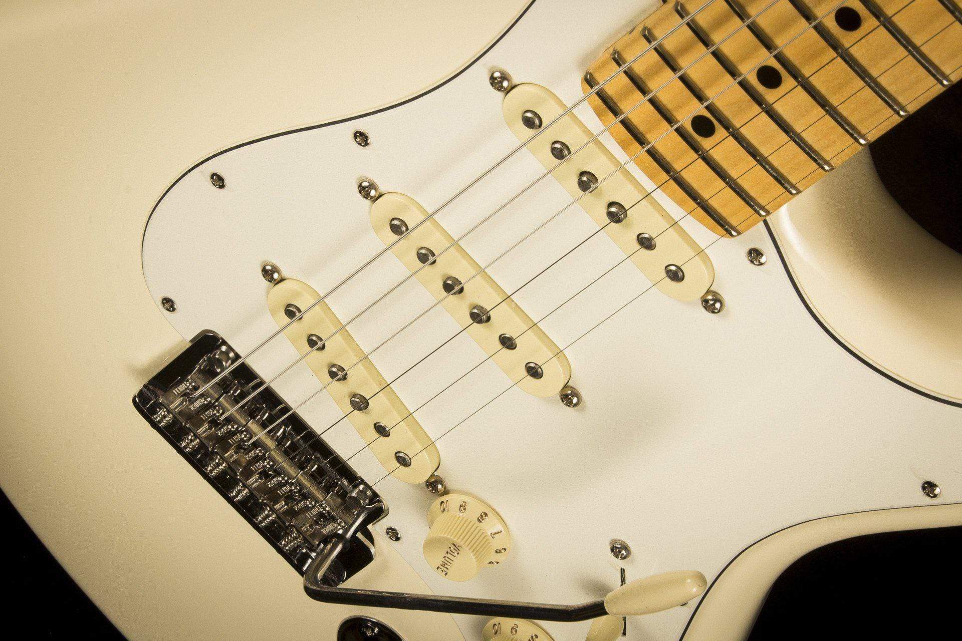 USED - Fender American Pro Stratocaster Maple Neck, Olympic White
