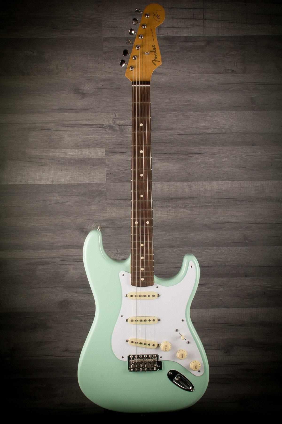 USED - Fender Classic Series Stratocaster with Robert Cray Neck