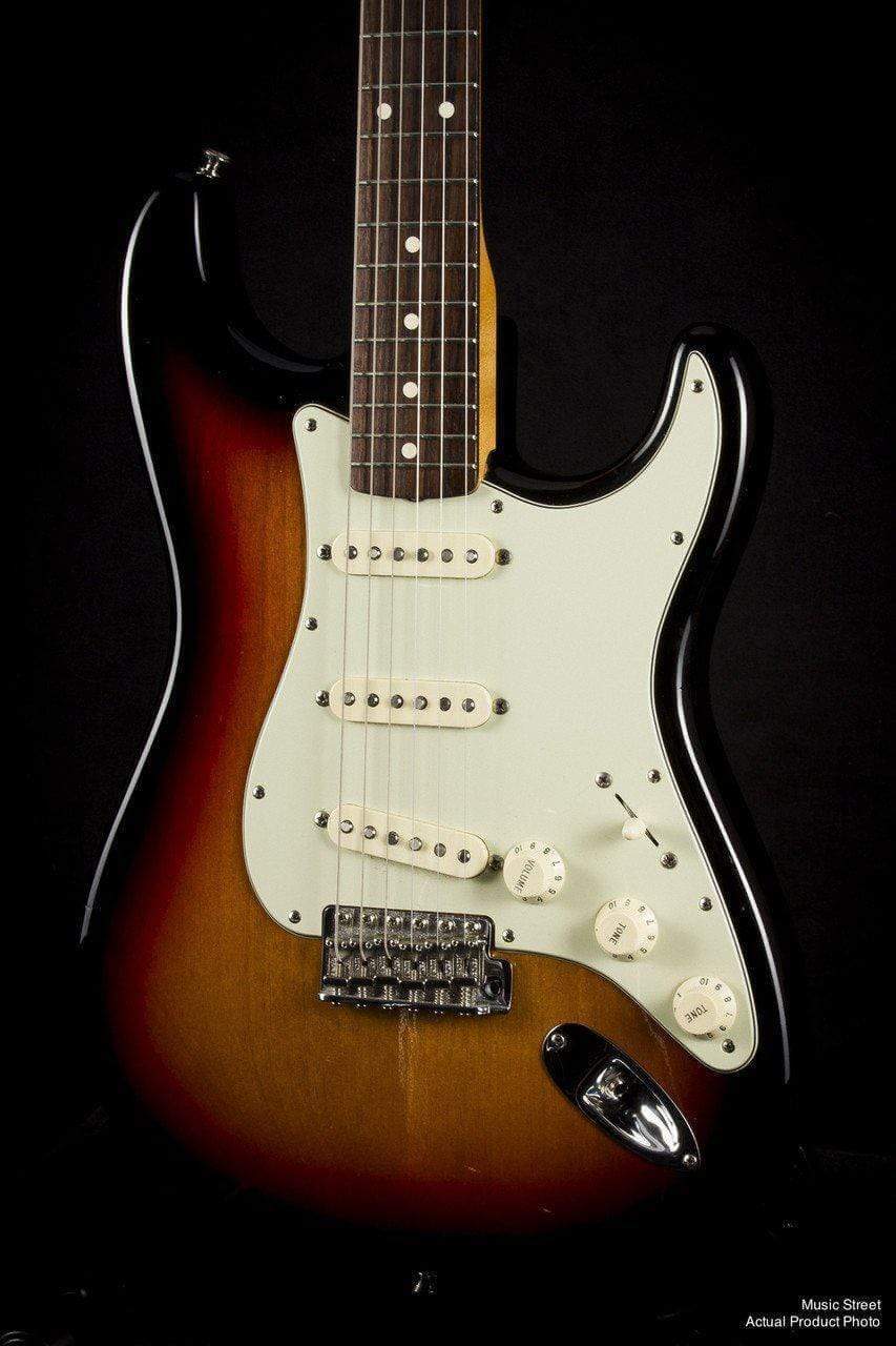 USED - Fender Vintage Reissue '62 Stratocaster (Sunburst)