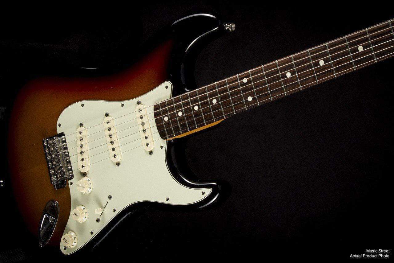 USED - Fender Vintage Reissue '62 Stratocaster (Sunburst)