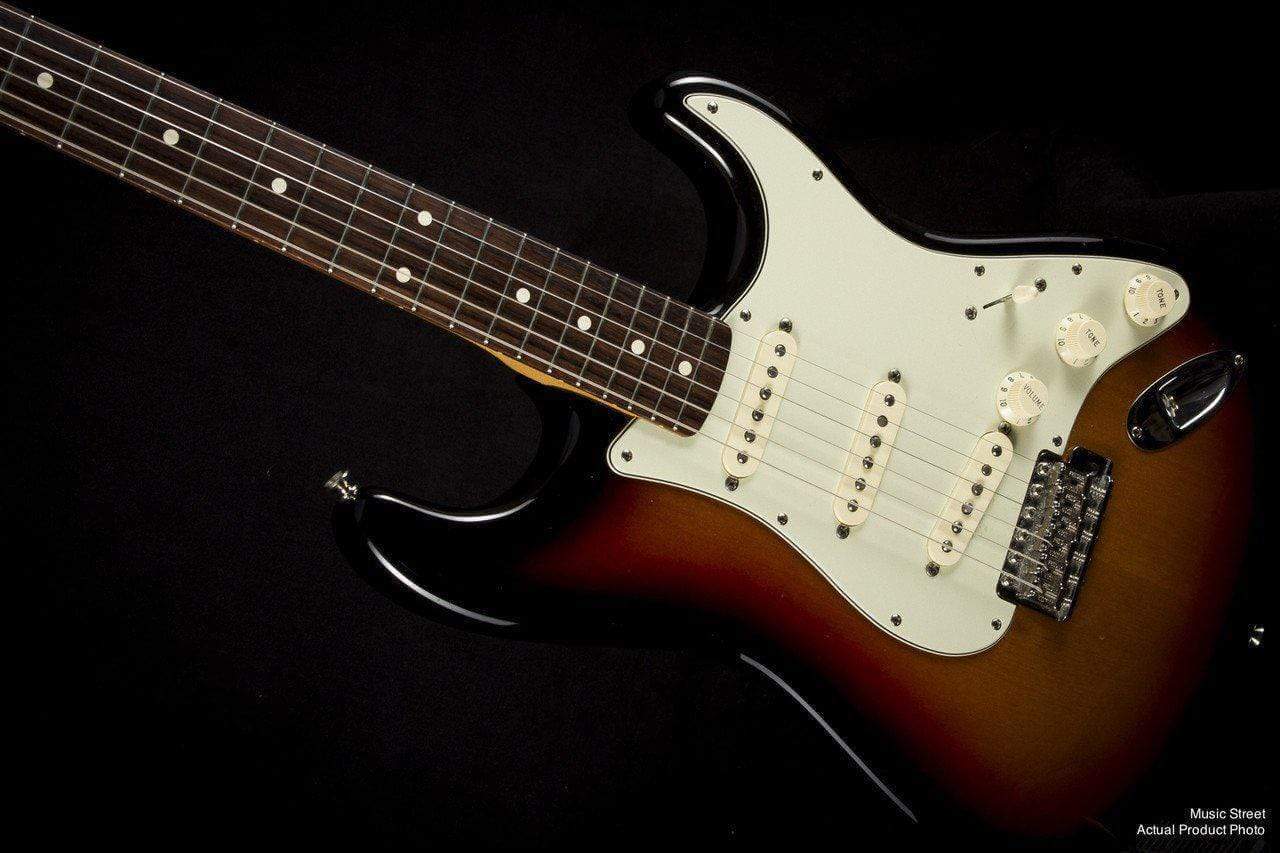 USED - Fender Vintage Reissue '62 Stratocaster (Sunburst)