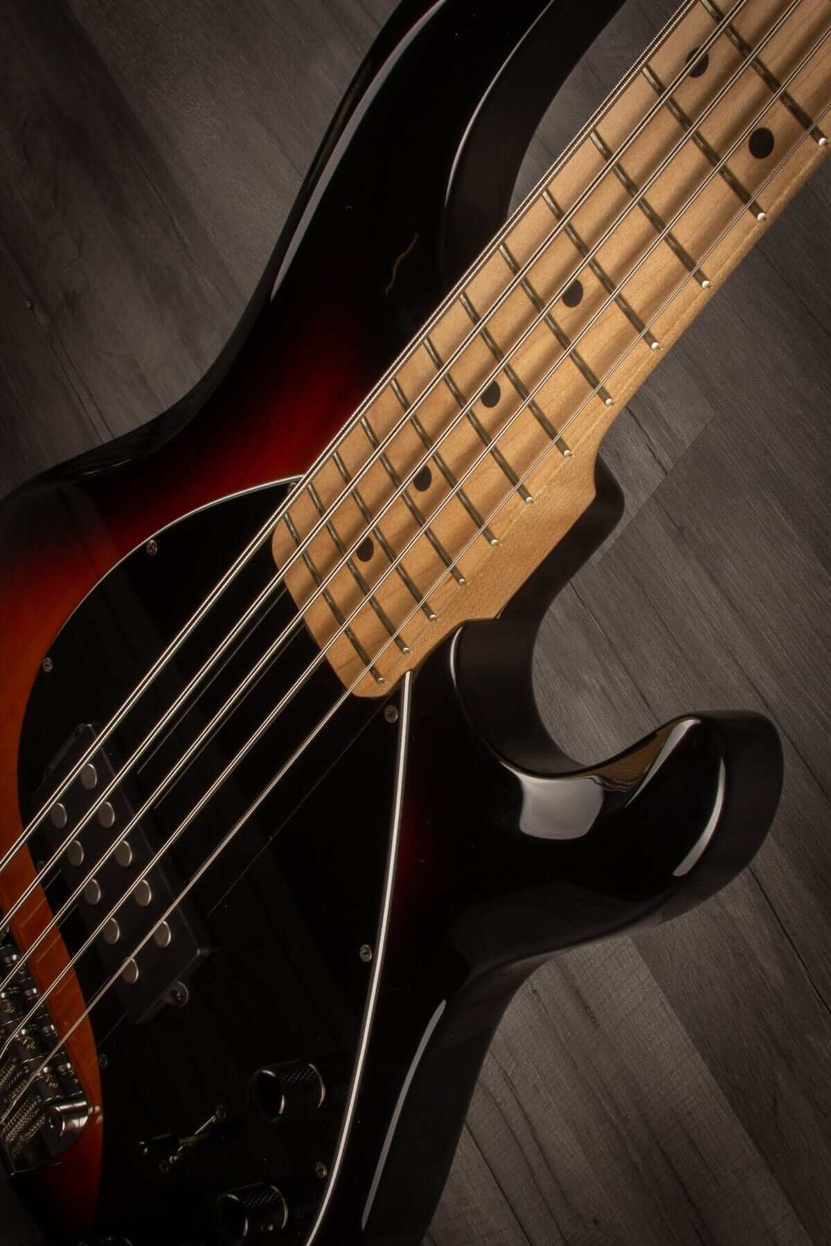 USED Music Man Stingray 5 Sunburst