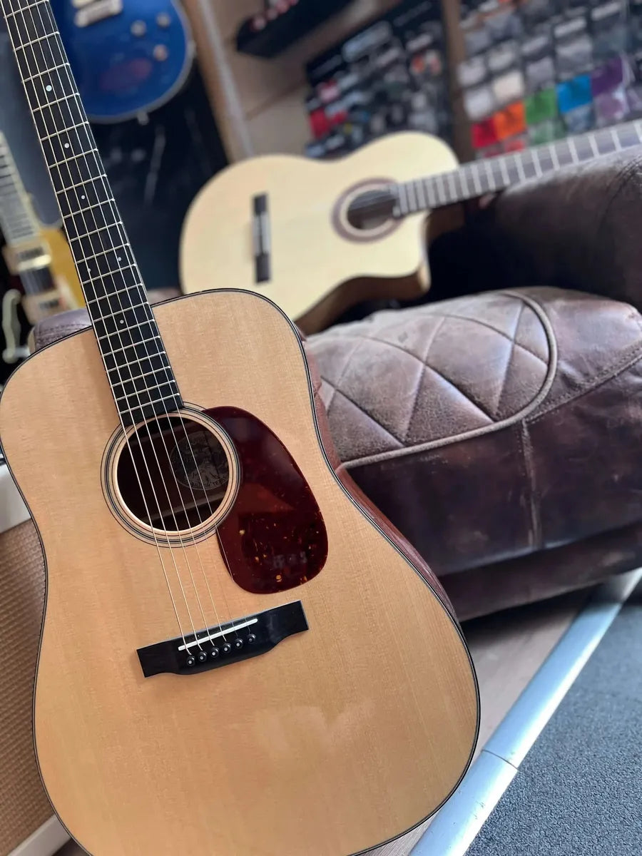 classical vs acoustic guitar
