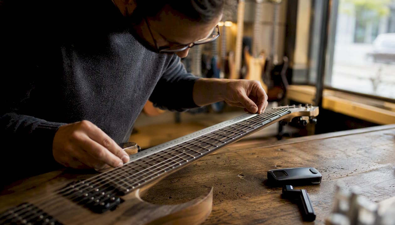 Measuring 7-string guitar scale length close-up
