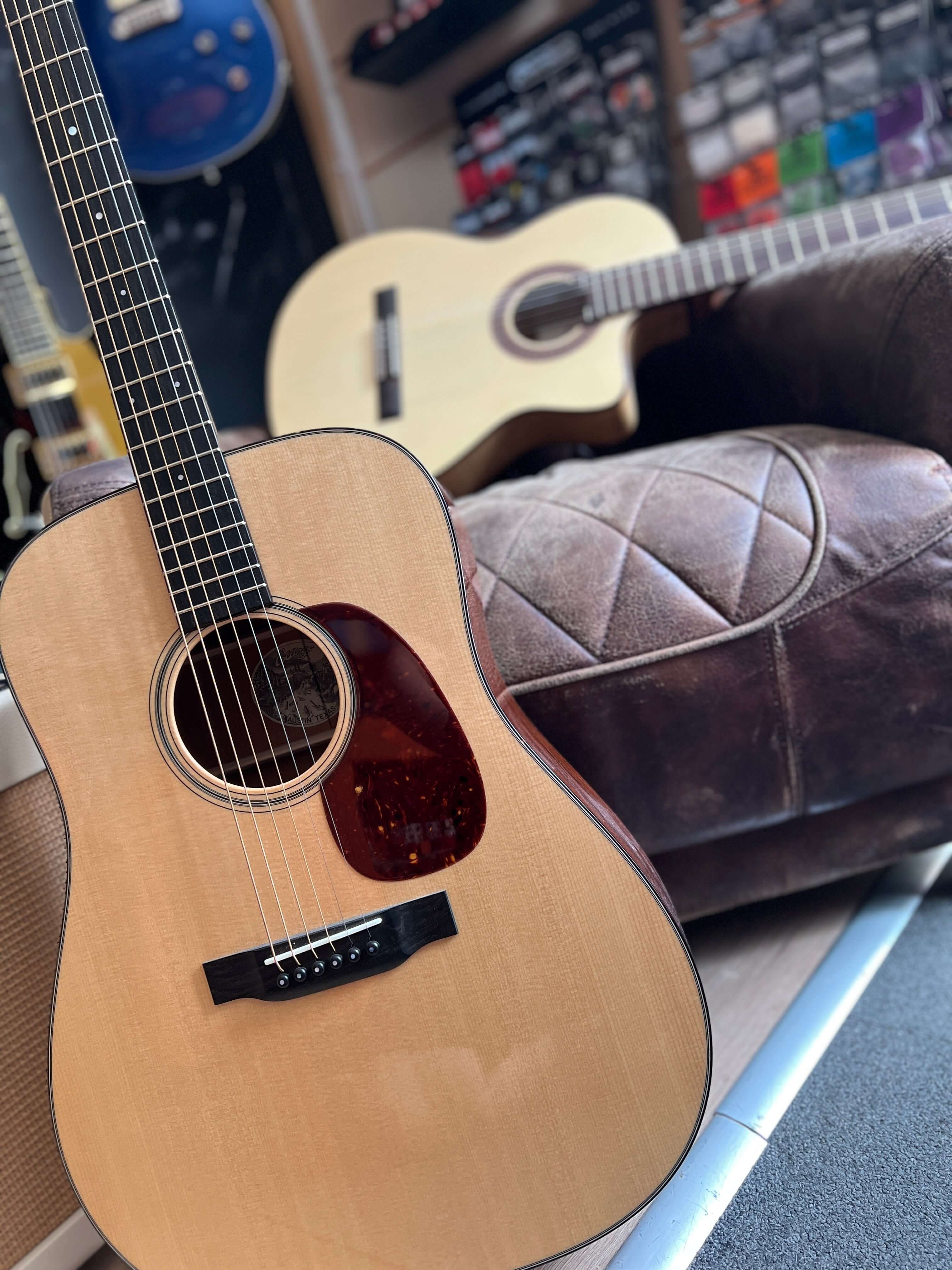 classical vs acoustic guitar