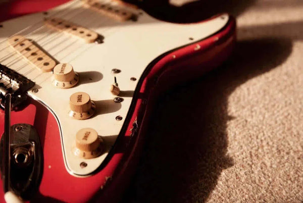 7 Risk-Minimizing Rules When Buying Used Guitars Online