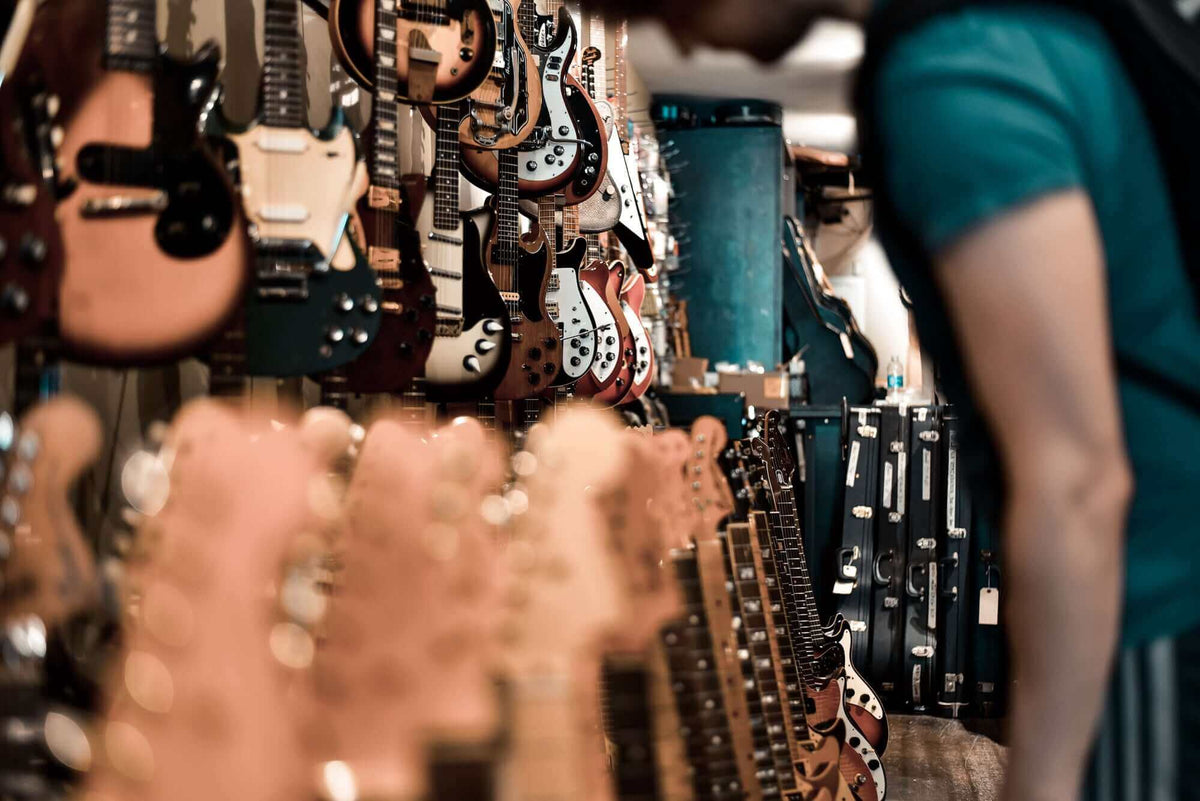 USED GUITARS ARCHIVE