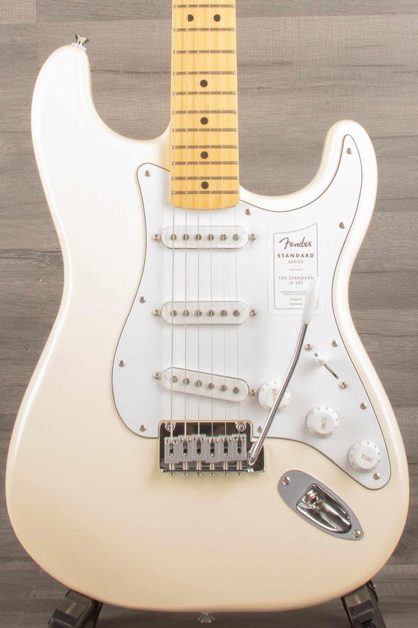 Fender Standard Stratocaster® Olympic white - MusicStreet
