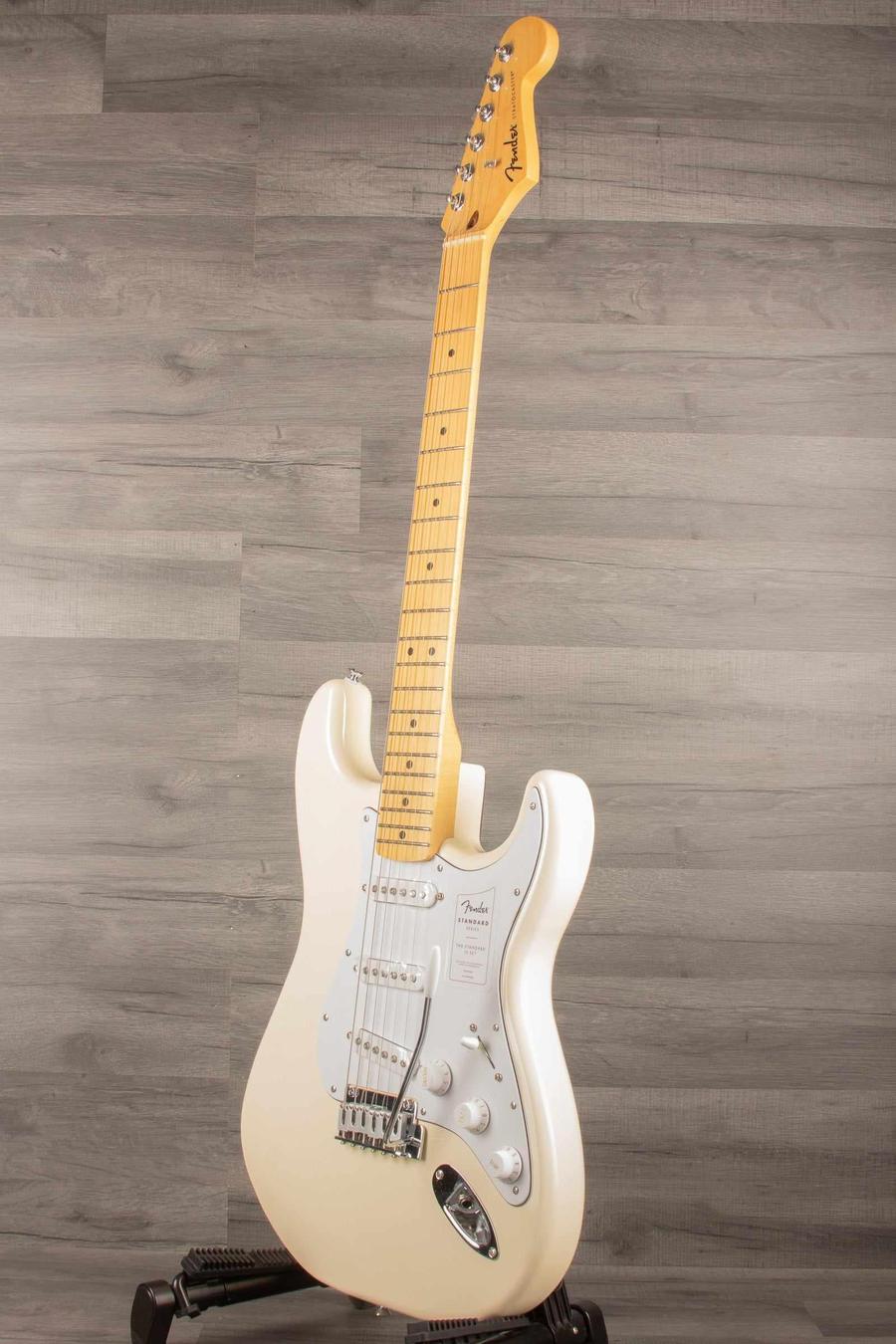 Fender Standard Stratocaster® Olympic white - MusicStreet